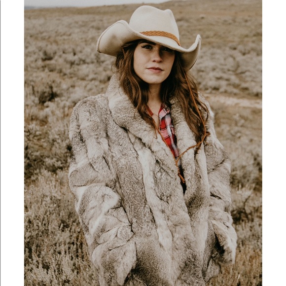 Meet your Posher, Blair Ann - Picture 2 of 7